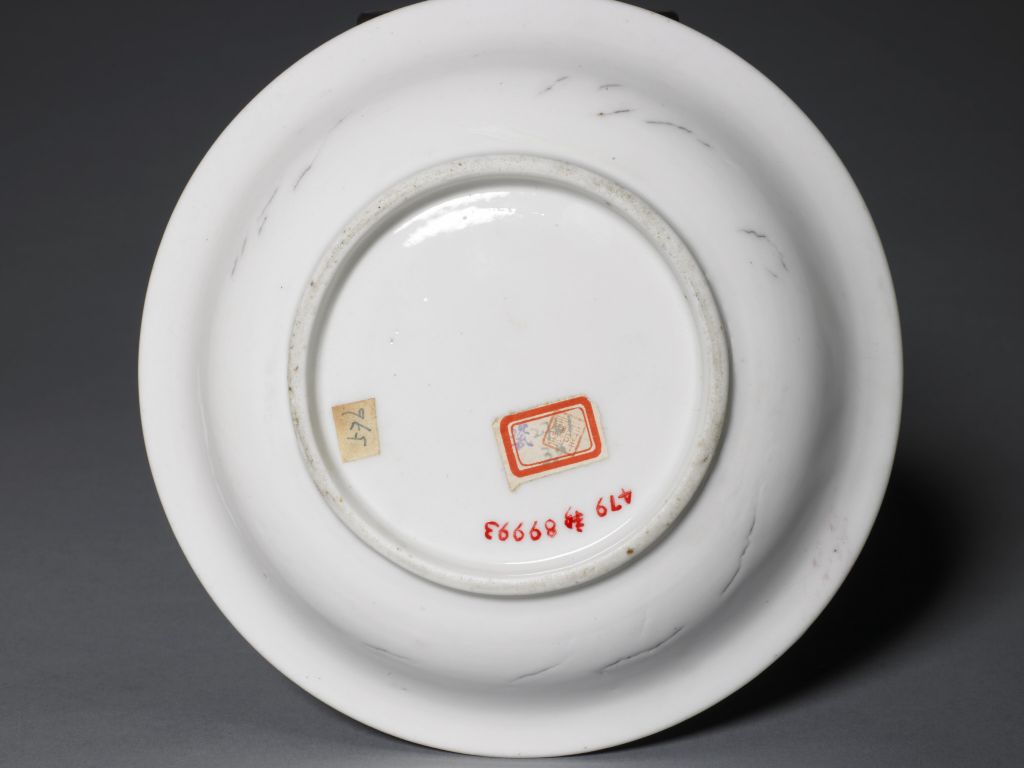 图片[2]-Dehua kiln white glaze dark carved peony plate-China Archive